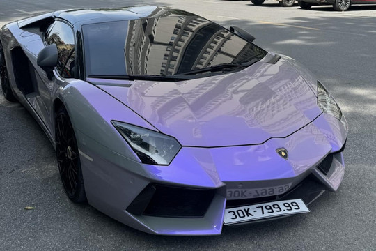 Siêu xe Lamborghini Aventador mui trần rao bán giá 22 tỷ kèm biển số tứ quý 9