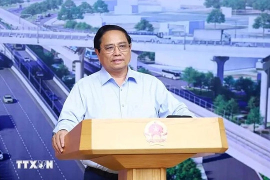 PM urges speeding up construction of key transport projects