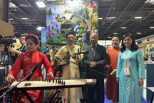 Vietnam attends major travel fair in France