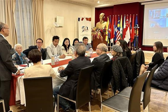 Overseas Vietnamese in France, Cuba raise funds for Yagi-hit victims