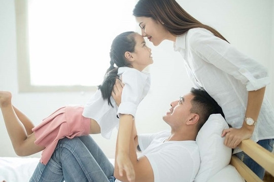 Làm cha mẹ như... nước