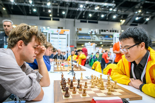 Lê Quang Liêm thua 'Vua cờ' Magnus Carlsen, Việt Nam vẫn hòa Na Uy