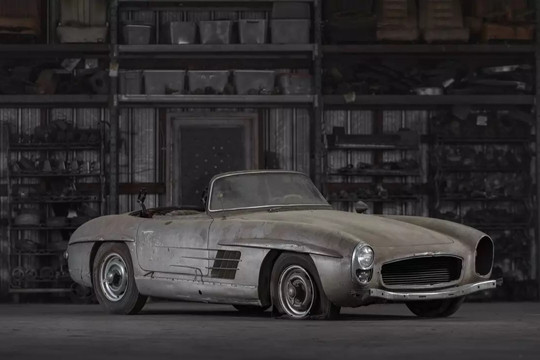 Xế cổ Mercedes 300SL hư hỏng nặng được đấu giá cao bất ngờ