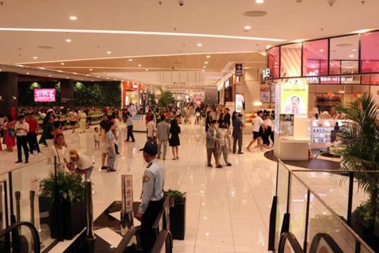 First AEON Mall in central region opens