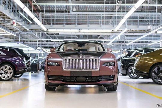 Rolls-Royce lên lịch ra mắt SUV điện đầu tiên