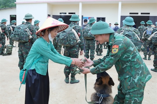 Heartfelt farewells as soldiers departed from disaster-struck Làng Nủ