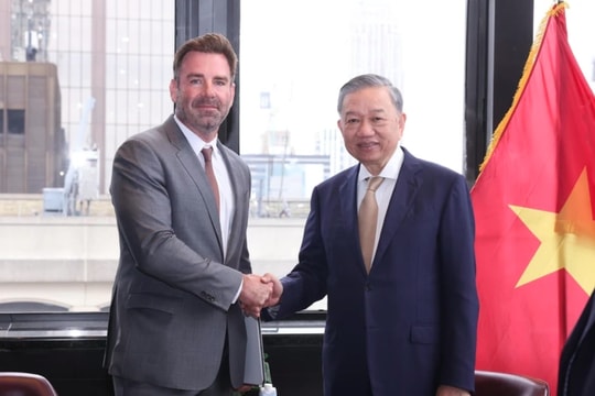 Top leader meets with representatives of international technology corporations