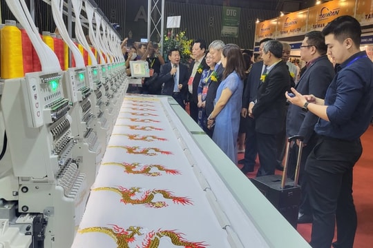 Over 380 firms join Vietnam Int'l Garment and Textile Industry Exhibition