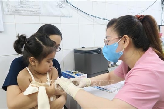 HCM City intensifies vaccination to end measles epidemic