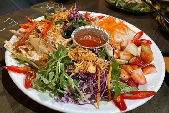 Da Lat’s fresh take: Strawberry chicken salad