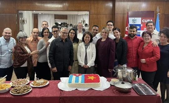 Vietnamese, Cuban diplomats foster friendship