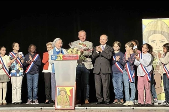 Villejuif city honours Trần Tố Nga with honorary citizen title