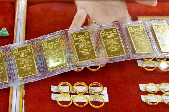 Gold ring prices reach new peak, move equal to gold bar prices for first time