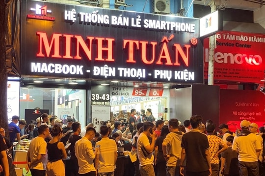 IPhone 16 mania in Vietnam: Thousands line up overnight to purchase new series