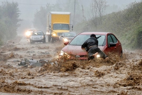 Siêu bão sức gió 225km/h đổ bộ Mỹ: Ít nhất 44 người thiệt mạng