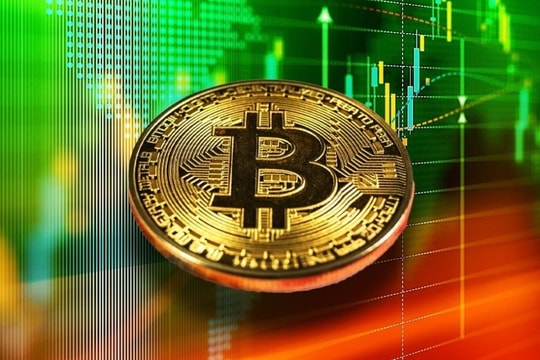 Bitcoin tăng mạnh, vượt 66.000 USD