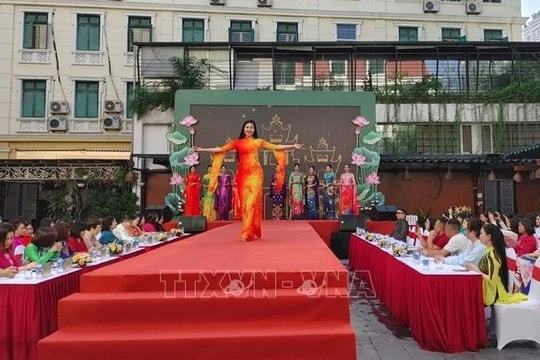 Hanoi campaign encourages women to wear Ao dai