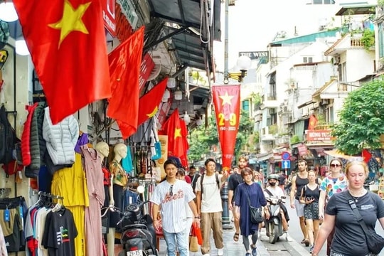 Hanoi welcomes 4.45 million foreign visitors so far