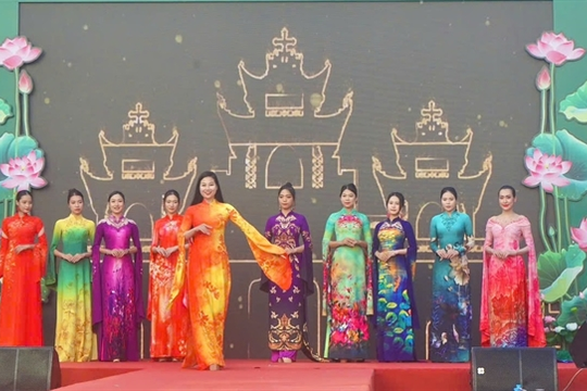 Hà Nội campaign encourages women to wear Áo Dài
