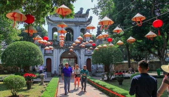 Hanoi, HCM City enjoys strong tourism growth in nine months