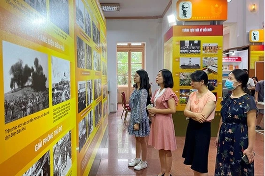 Book exhibition to mark 70th anniversary of Hà Nội’s Liberation Day
