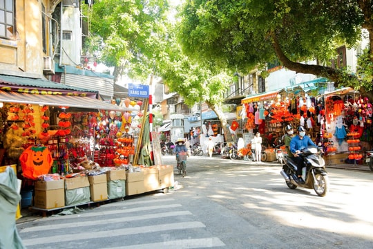 Hanoi filled with Halloween atmosphere