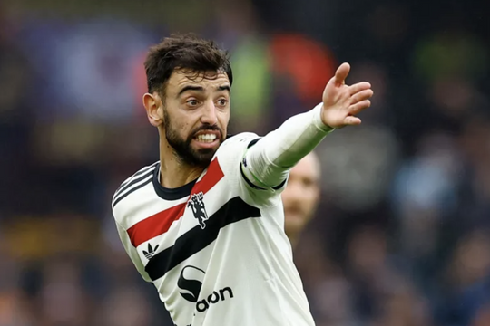 Bruno Fernandes kém duyên, Man Utd hòa Aston Villa