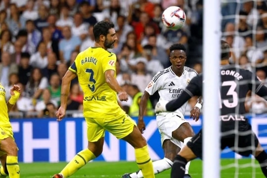 Vinicius lập siêu phẩm, Real Madrid cân bằng điểm số với Barcelona