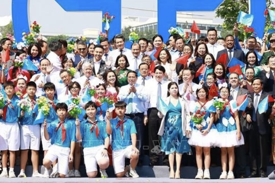 Hanoi cultural festival for peace features capital city's historical values