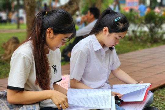 Bốc thăm môn thi thứ 3 vào lớp 10: 'Trò chơi may rủi, học sinh càng thêm áp lực'