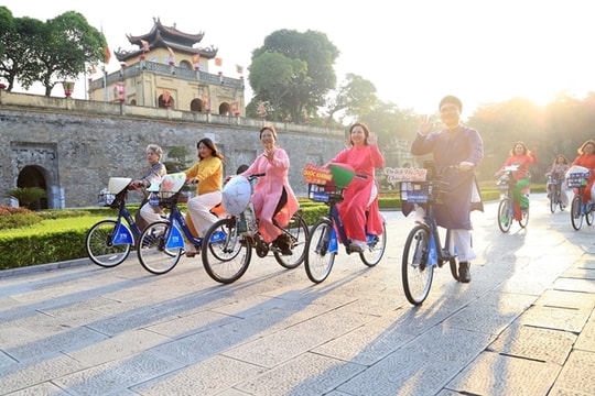 Festival honours áo dài