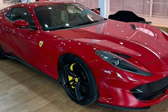 Ferrari 812 mui trần giá khoảng 20 tỷ sẽ sớm về tay ông Đặng Lê Nguyên Vũ?