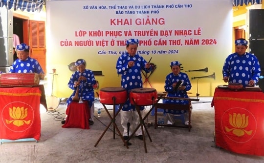 Cần Thơ offers free traditional music classes