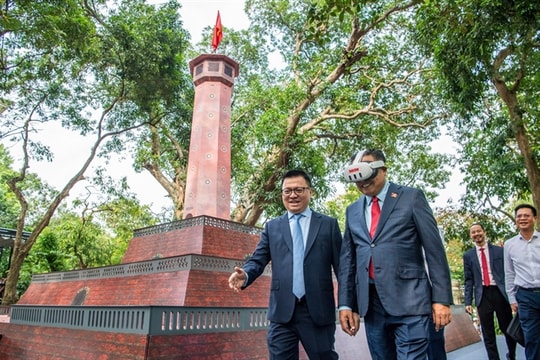 Interactive exhibition about Hà Nội’s liberation day attracts visitors
