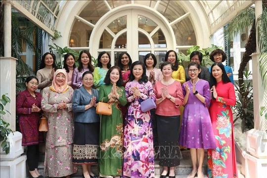 Top leader's spouse meets with ASEAN Women’s Circle of Hà Nội Executive Board