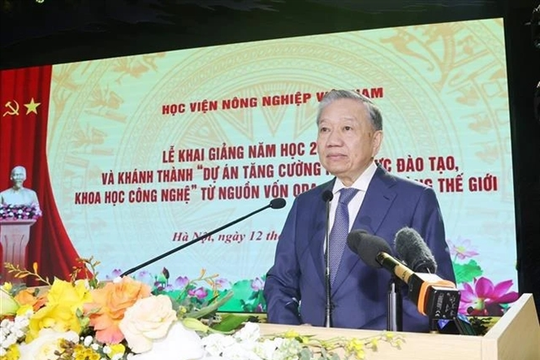 Top leader attends opening of new academic year at Vietnam National University of Agriculture