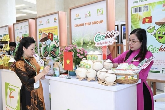 Vietnam’s distinctive agricultural exports to China exhibited in Hanoi