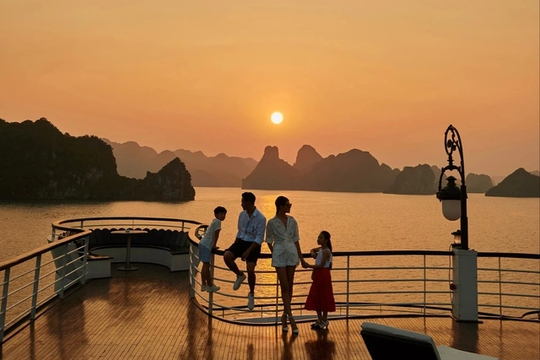 Hạ Long Bay extends sightseeing hours to 8pm from October 20