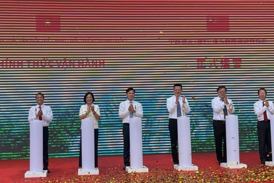 Ban Gioc-Detian Waterfalls officially opened