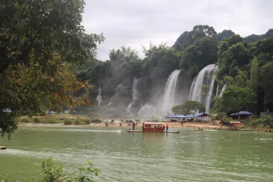 Bản Giốc (Việt Nam) - Detian (China) Waterfall site officially opened