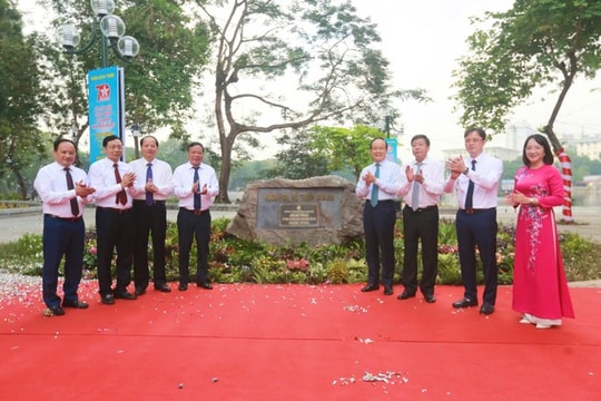 Hanoi flower garden inaugurated