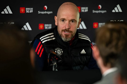 HLV Ten Hag tự tin tuyên bố vẫn "chắc ghế" tại Man Utd