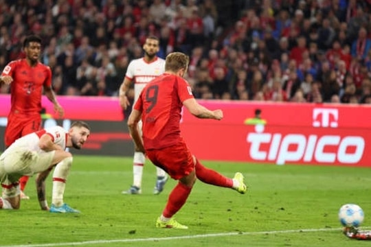 Harry Kane lập hat-trick, Bayern Munich thăng hoa ở Bundesliga