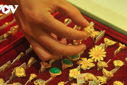 Gold ring price surges to reach new historic peak