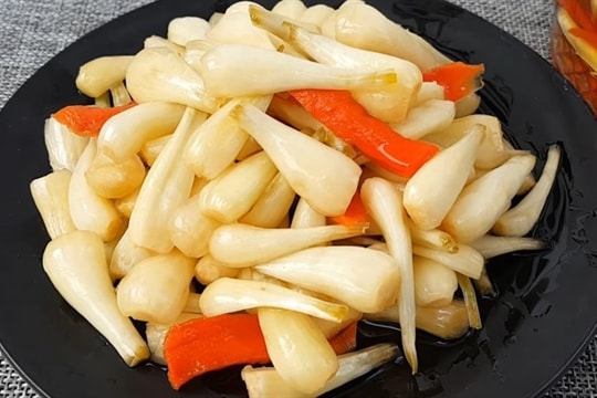 Pickled scallion bulbs help to make Sóc Trăng Province famous nationwide