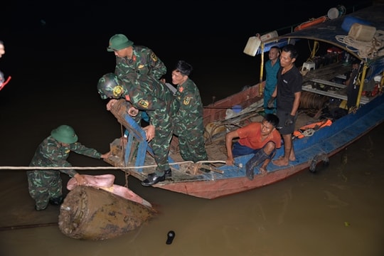 Dangerous bomb found near historic Long Biên Bridge neutralised