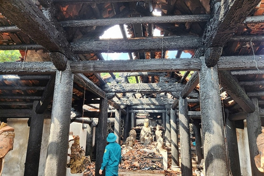 800-year-old pagoda in Phú Thọ burned down
