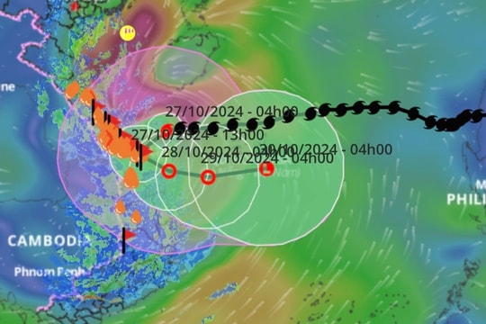 Bão Trà Mi giật cấp 12, cách Đà Nẵng 100km