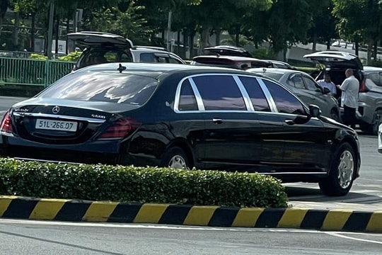 Lộ diện xe siêu sang Maybach S 600 Pullman giá 70 tỷ của đại gia Sài Gòn