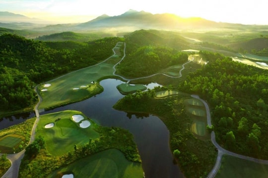 Two Vietnamese representatives awarded Best Golf Course Asia 2024